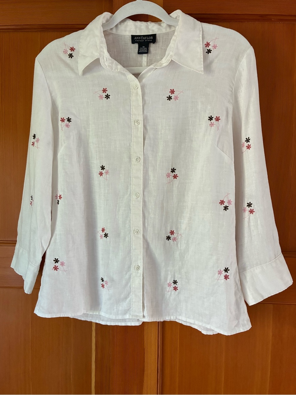 Ann Taylor Factory White 100% Linen Embroidered Flowers Button-Front Blouse 10